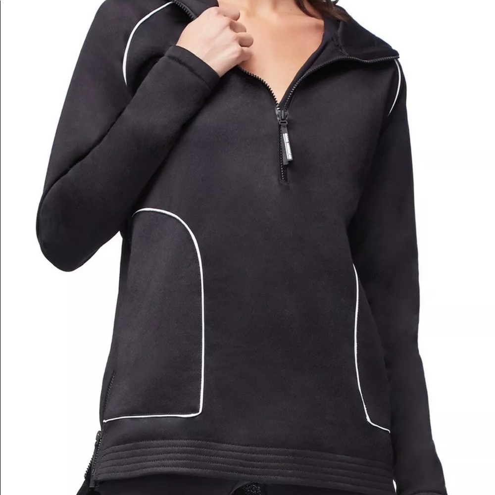 PERFORMANCE HOODIE